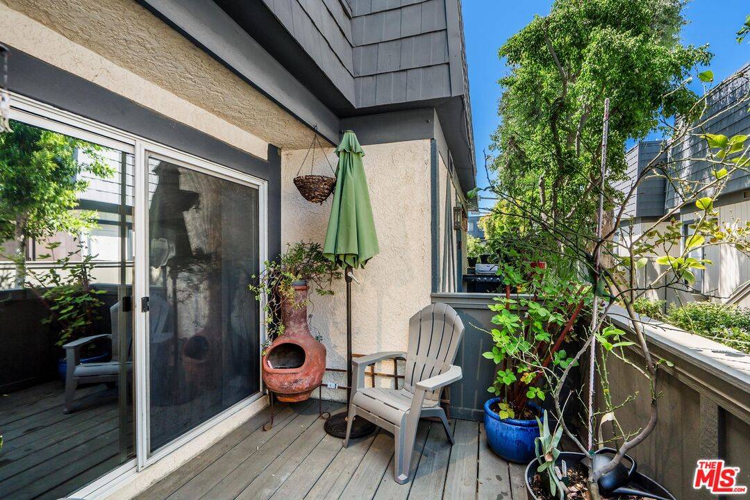 Tarzana, CA 91356,18550 Hatteras St #32