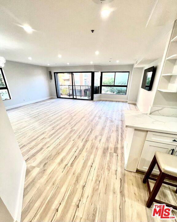 Los Angeles, CA 90005,727 S Ardmore Ave #108
