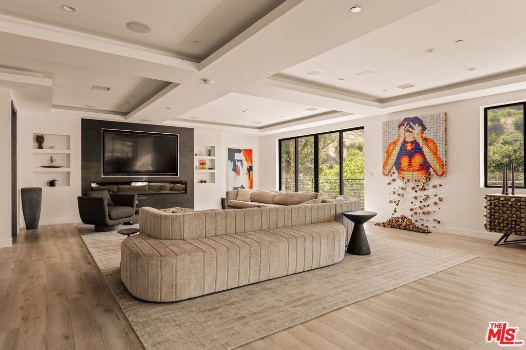 Sherman Oaks, CA 91423,3820 Knobhill Dr