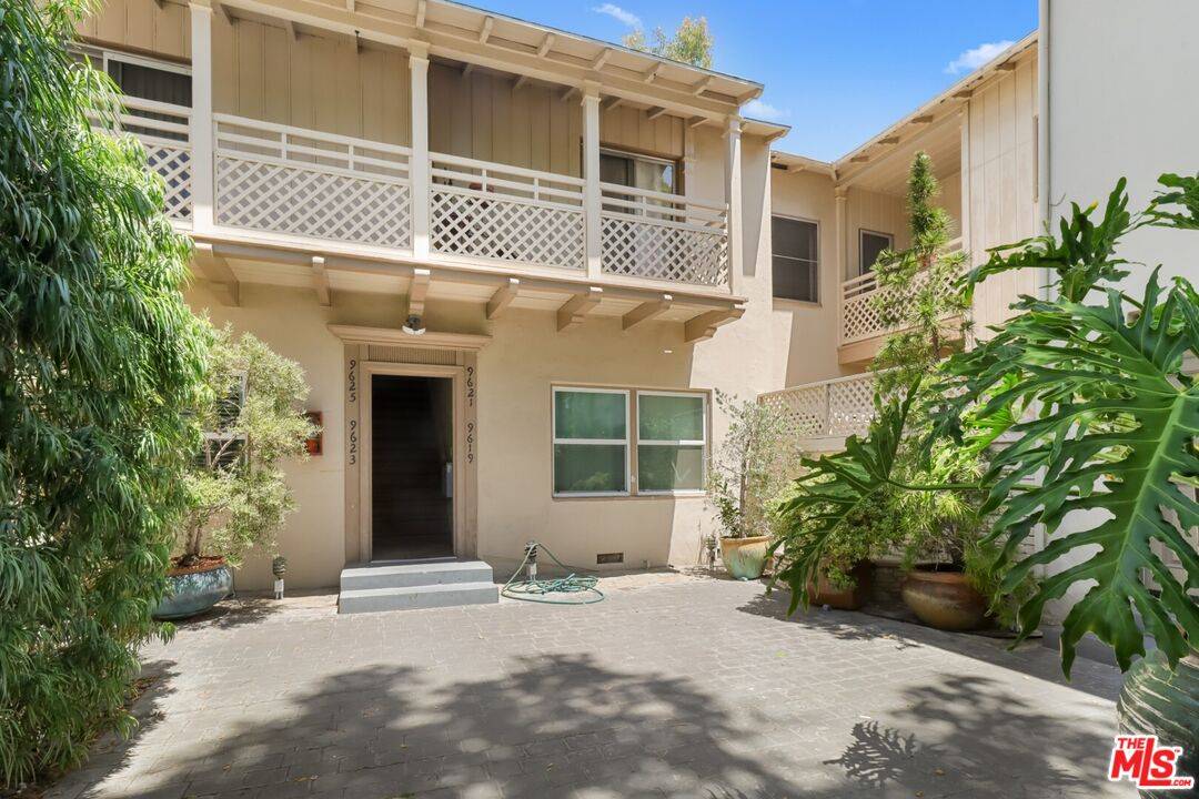 Beverly Hills, CA 90212,9625 CHARLEVILLE BLVD