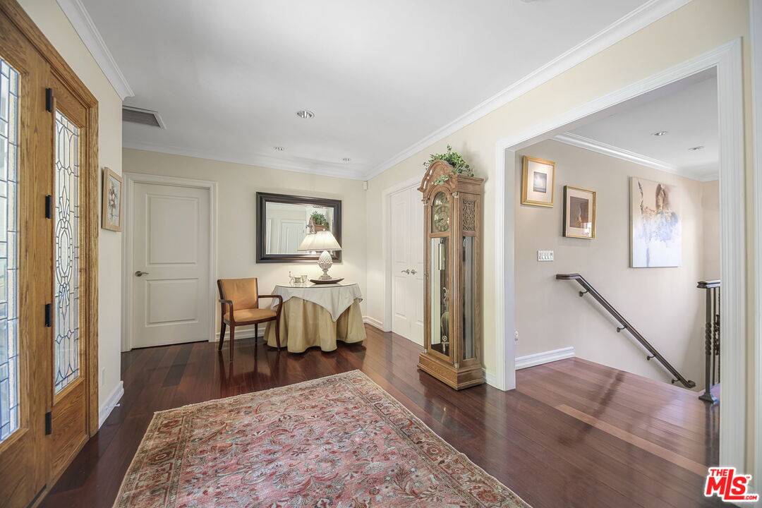 Los Angeles, CA 90068,2660 Carman Crest Dr