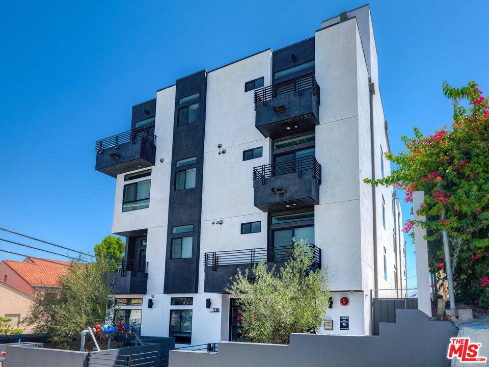 Los Angeles, CA 90004,338 N Mariposa Ave #404