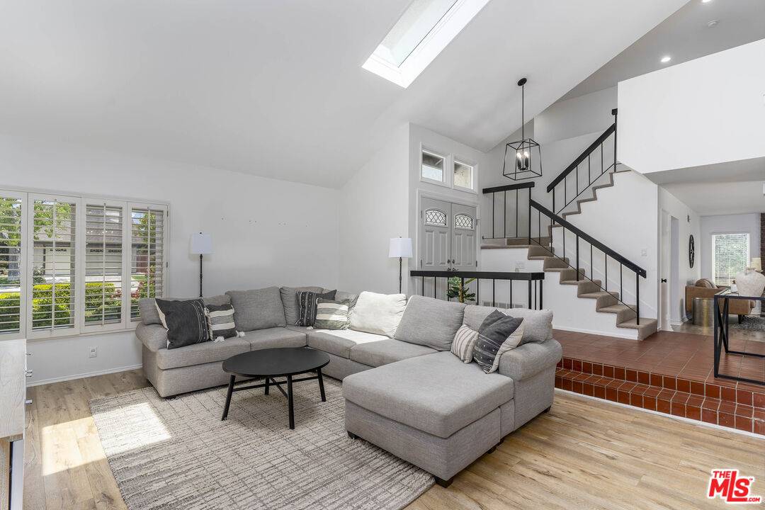 Thousand Oaks, CA 91360,212 Cedar Heights Dr