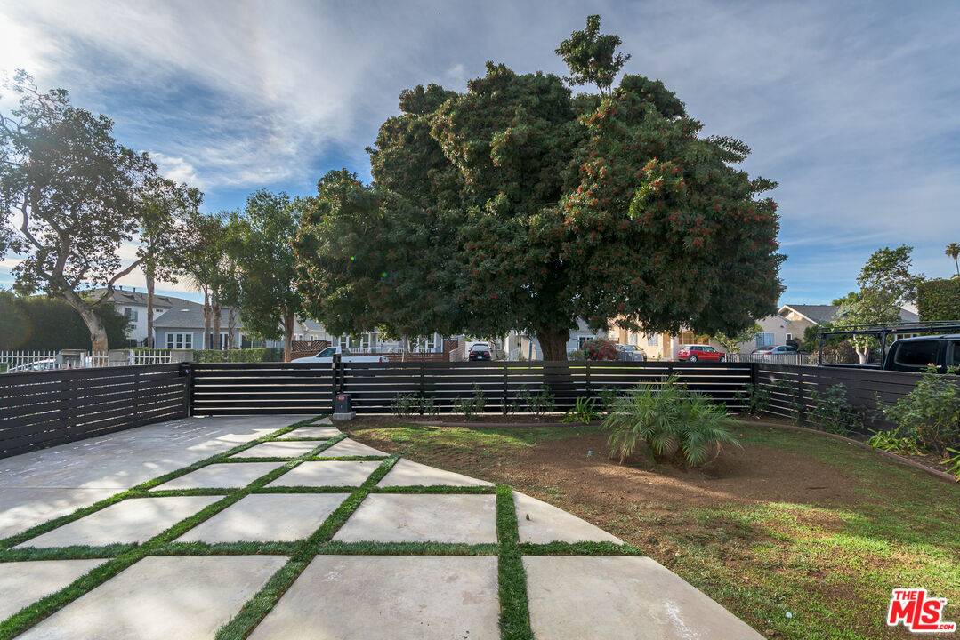 Los Angeles, CA 90038,N Wilton Pl