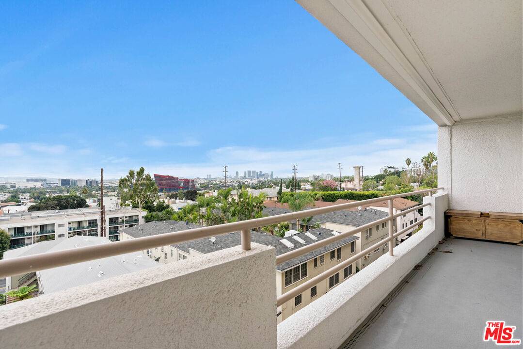 West Hollywood, CA 90069,1131 Alta Loma Rd #305