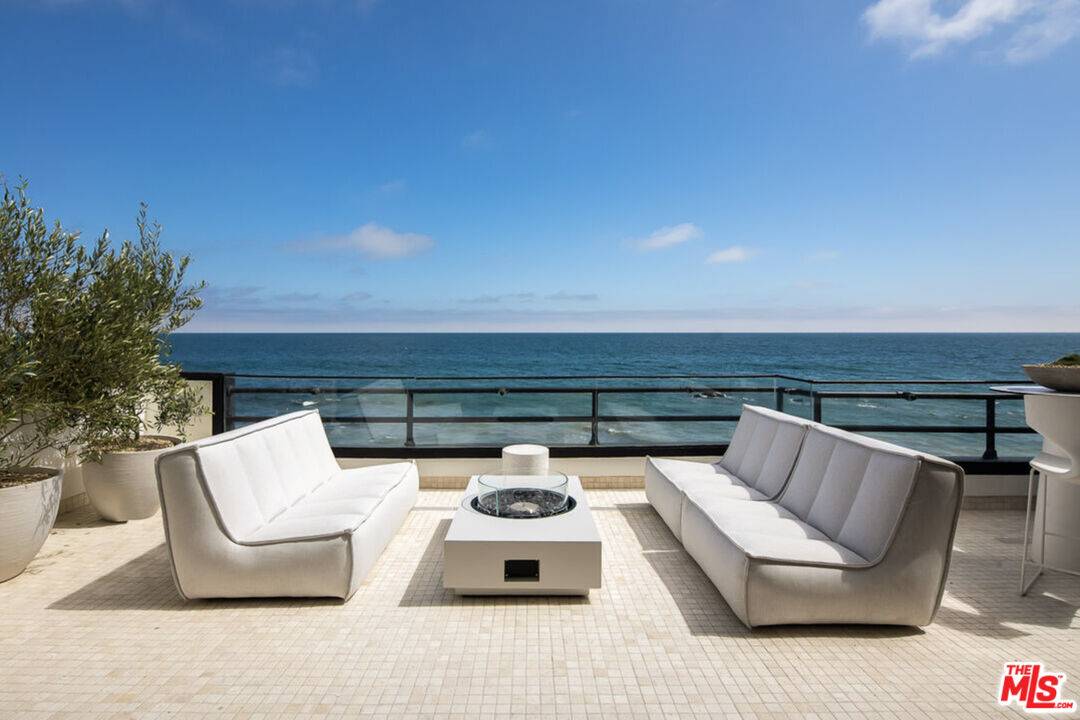 Malibu, CA 90265,20802 Pacific Coast Hwy