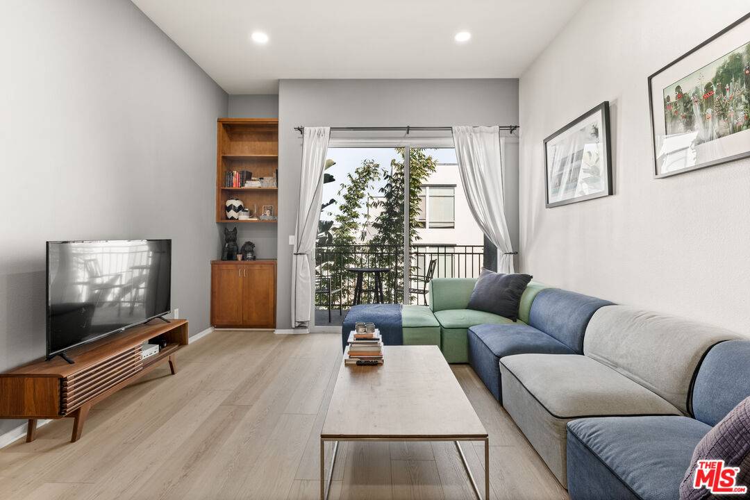 Marina Del Rey, CA 90292,4060 Glencoe Ave #320