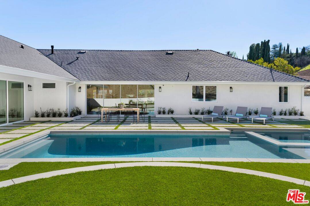 Encino, CA 91436,4405 Estrondo Dr