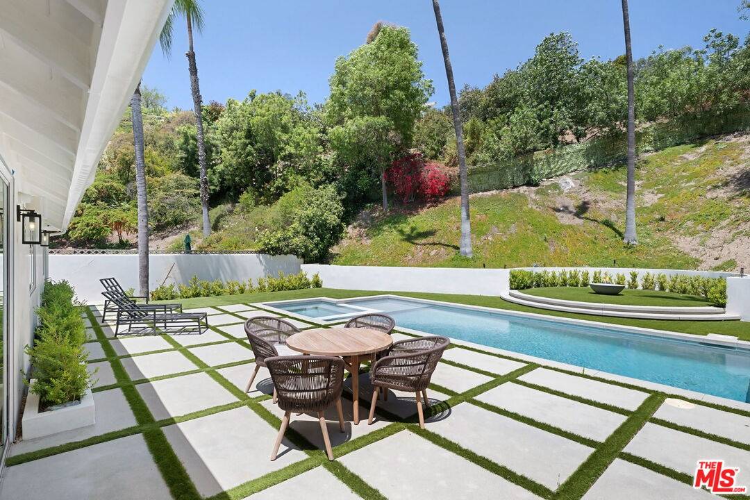 Encino, CA 91436,4405 Estrondo Dr