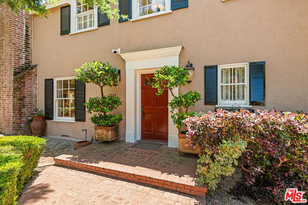 Beverly Hills, CA 90210,1376 San Ysidro Dr