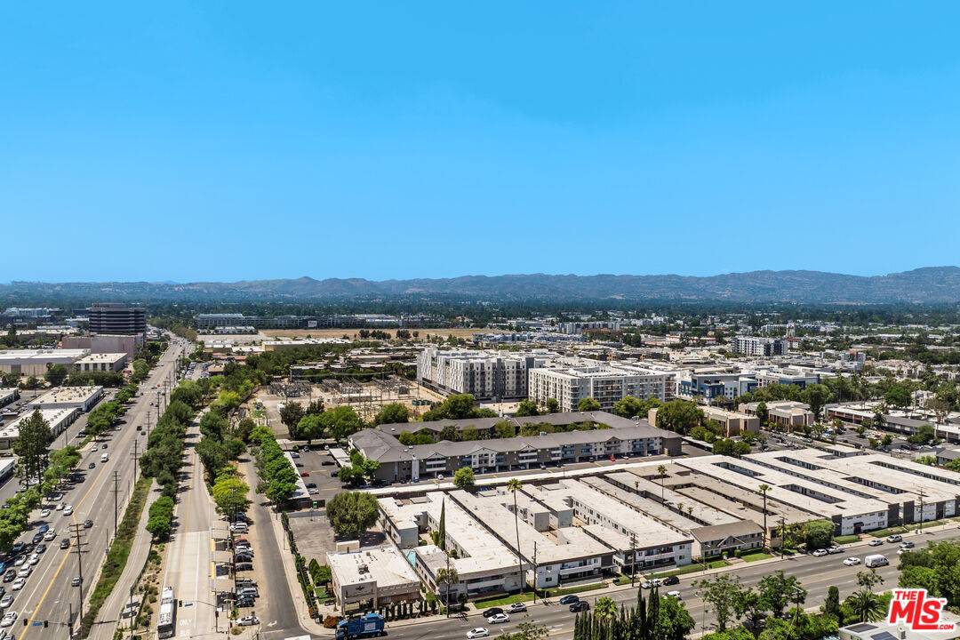 Canoga Park, CA 91303,6527 De Soto Ave
