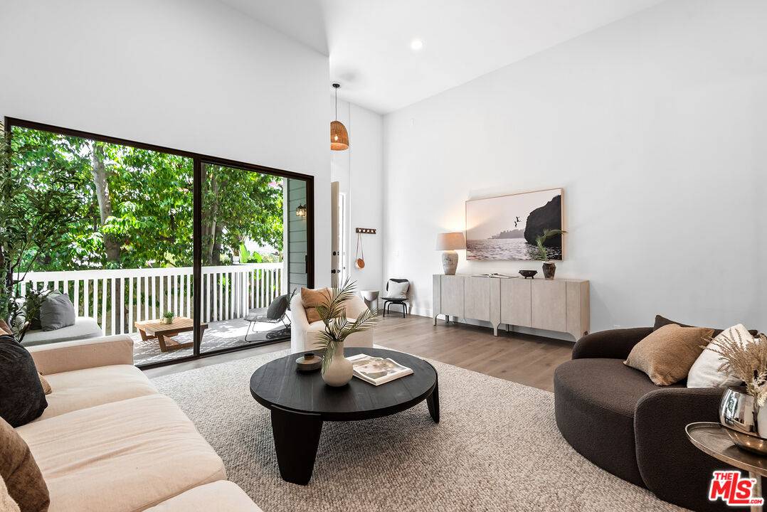 Marina Del Rey, CA 90292,3516 Via Dolce