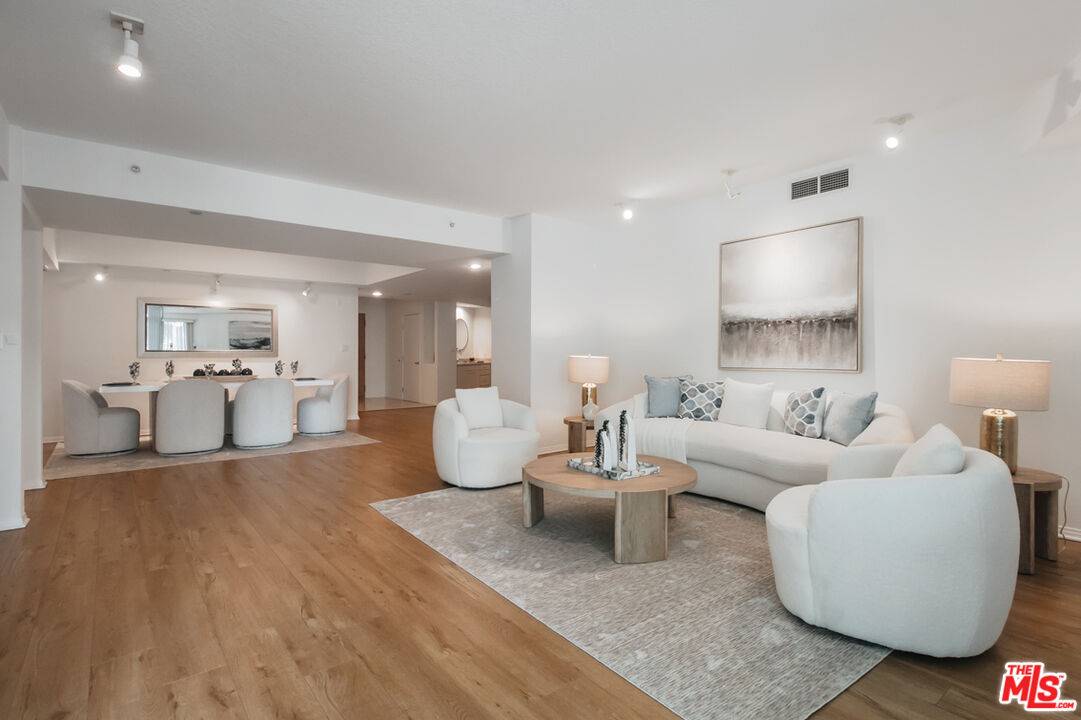 Marina Del Rey, CA 90292,13600 Marina Pointe Dr #415