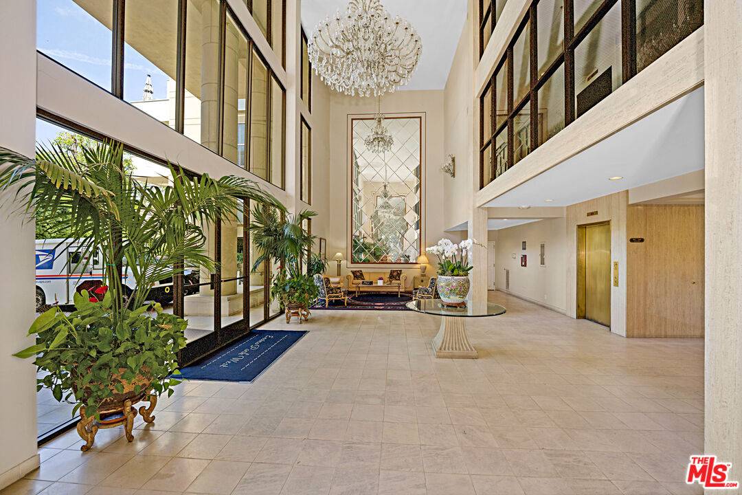 Encino, CA 91316,4949 Genesta Ave #306