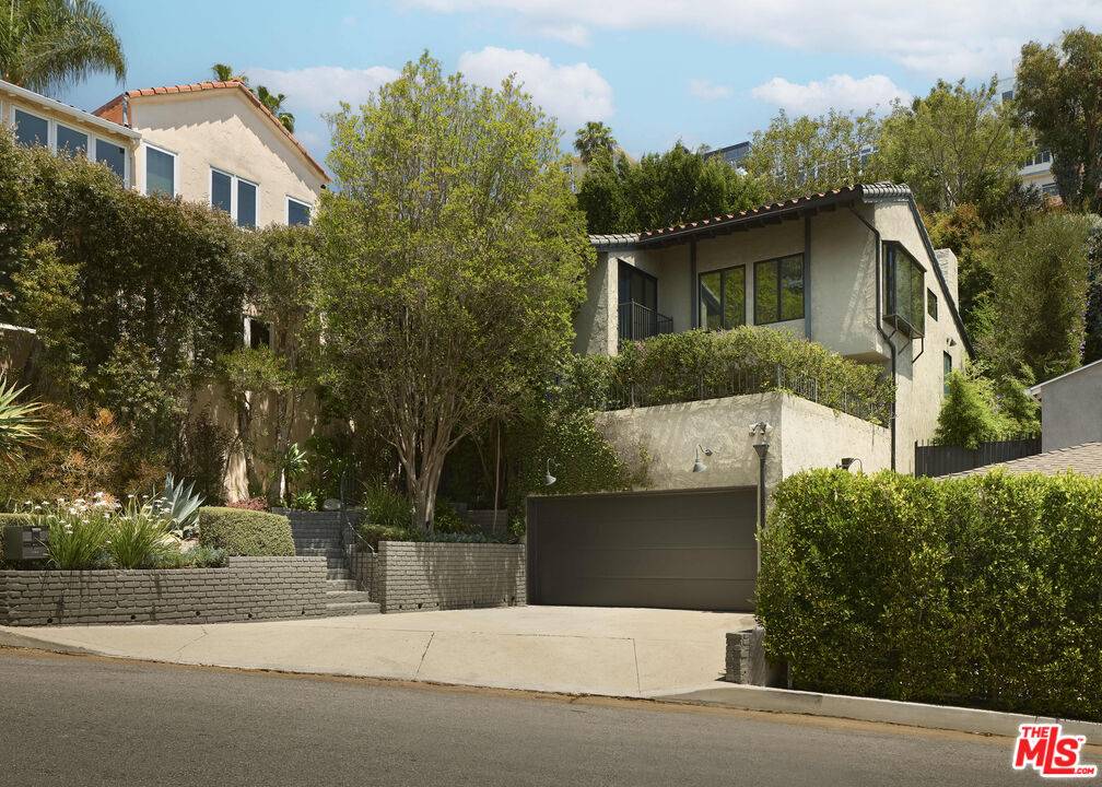 Los Angeles, CA 90069,1464 Queens Rd