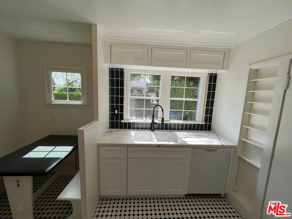 West Hollywood, CA 90046,1024 N Gardner St