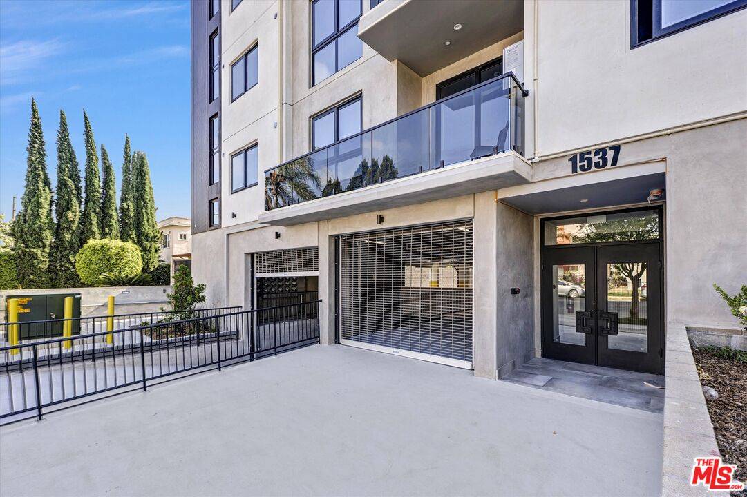 Los Angeles, CA 90019,1537 S Wilton Pl #301