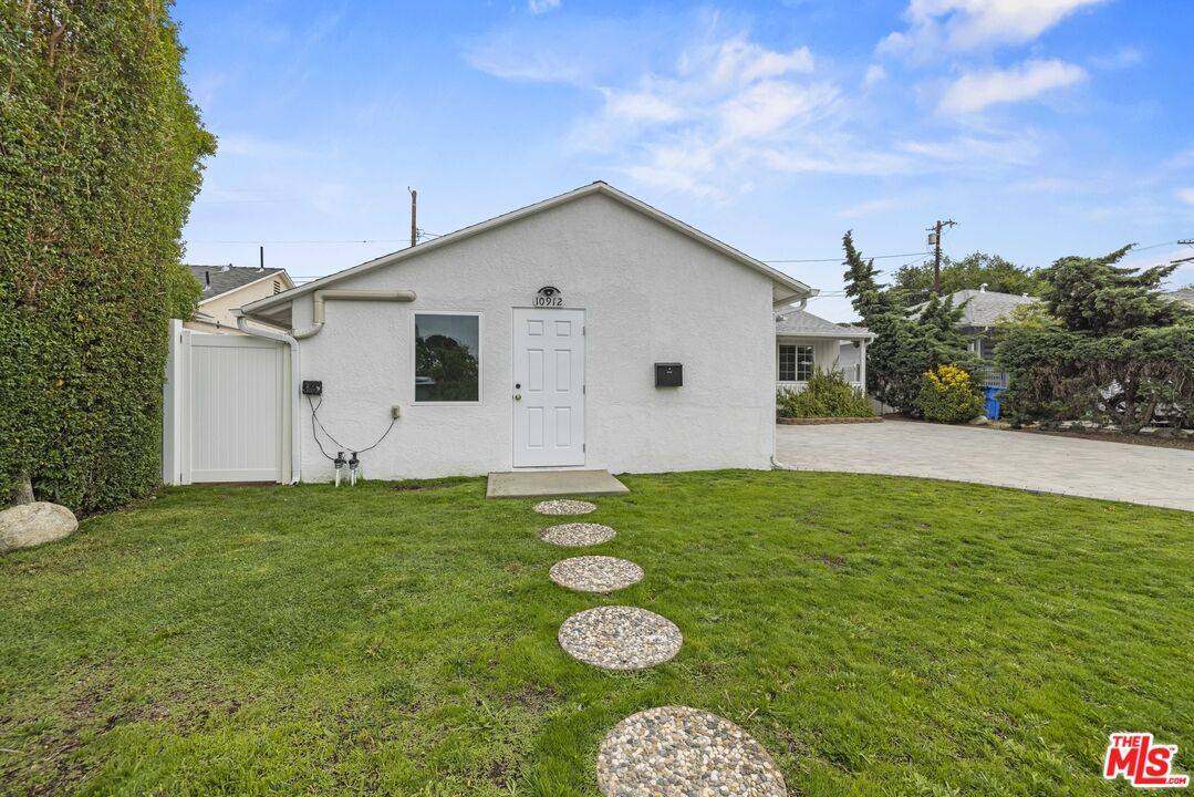 Sunland, CA 91040,10914 Mcvine Ave