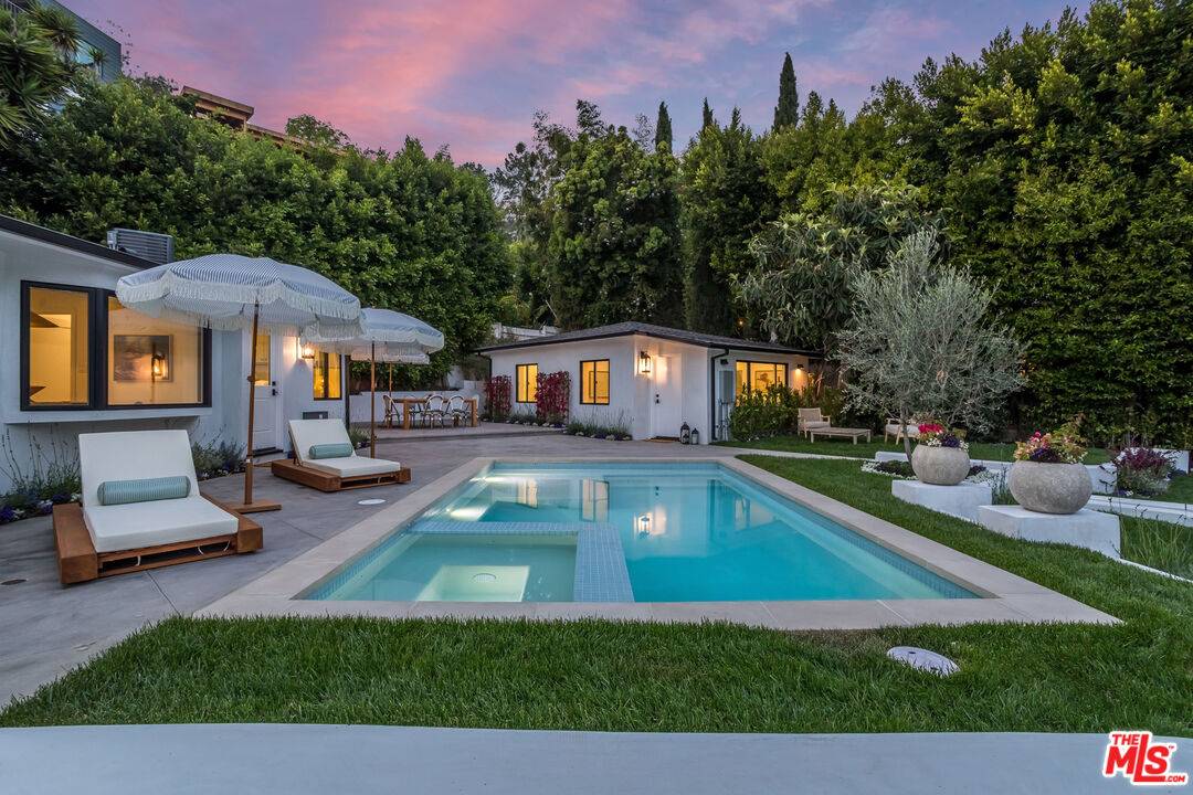 Los Angeles, CA 90069,8819 Evanview Dr