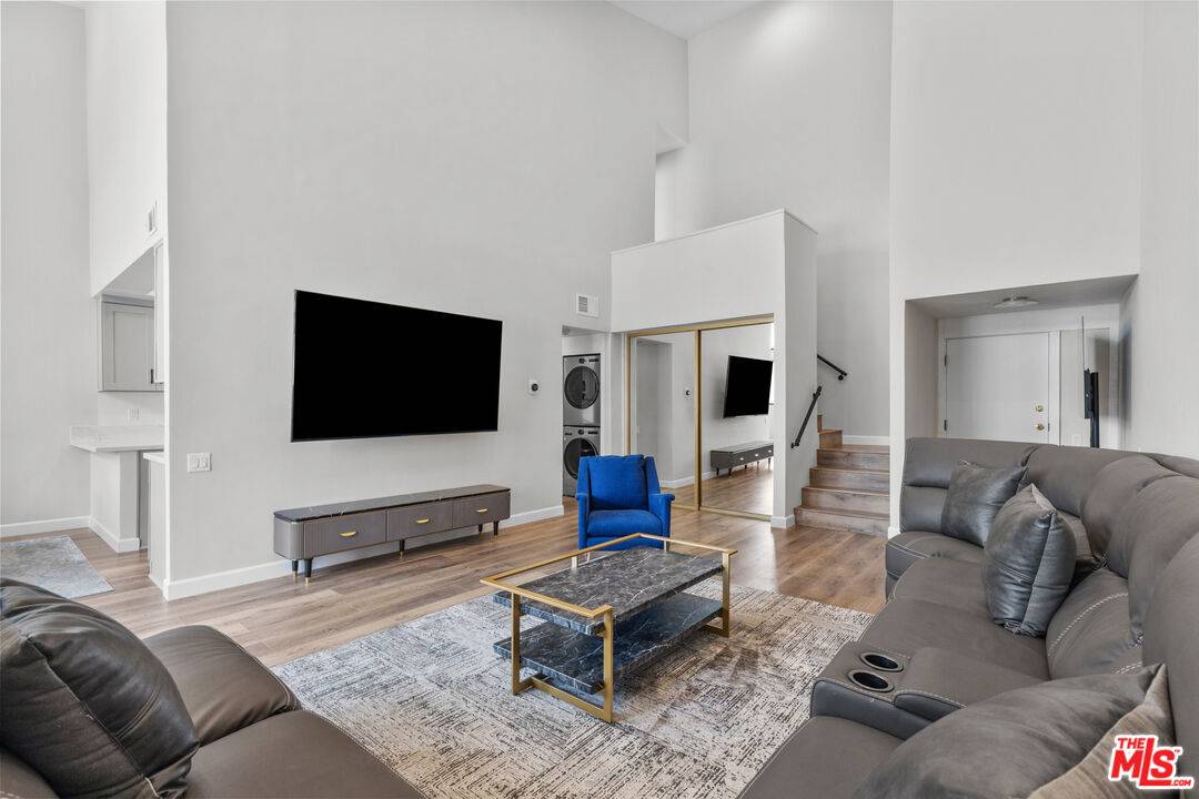 Encino, CA 91316,5310 Zelzah Ave #302
