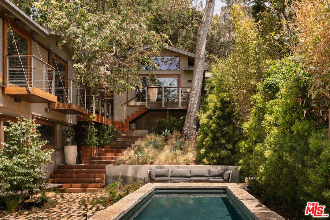 Santa Monica, CA 90402,415 Mesa Rd