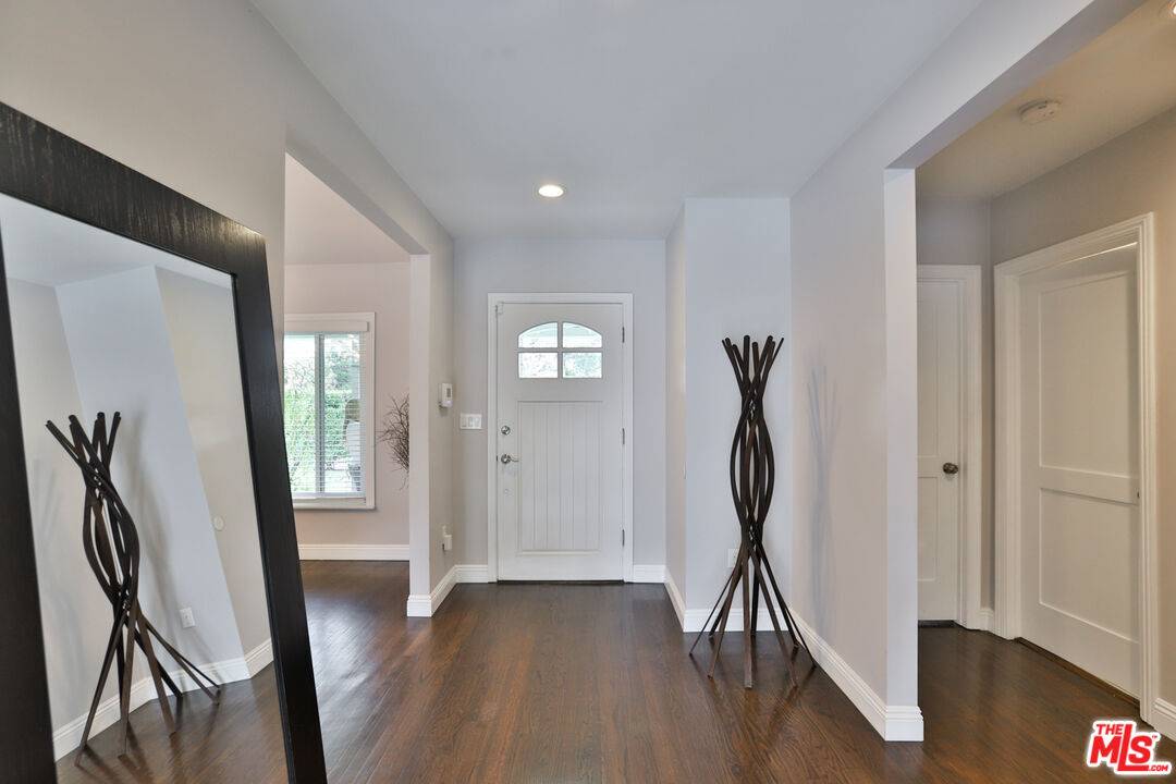 North Hollywood, CA 91602,4271 Riverton Ave