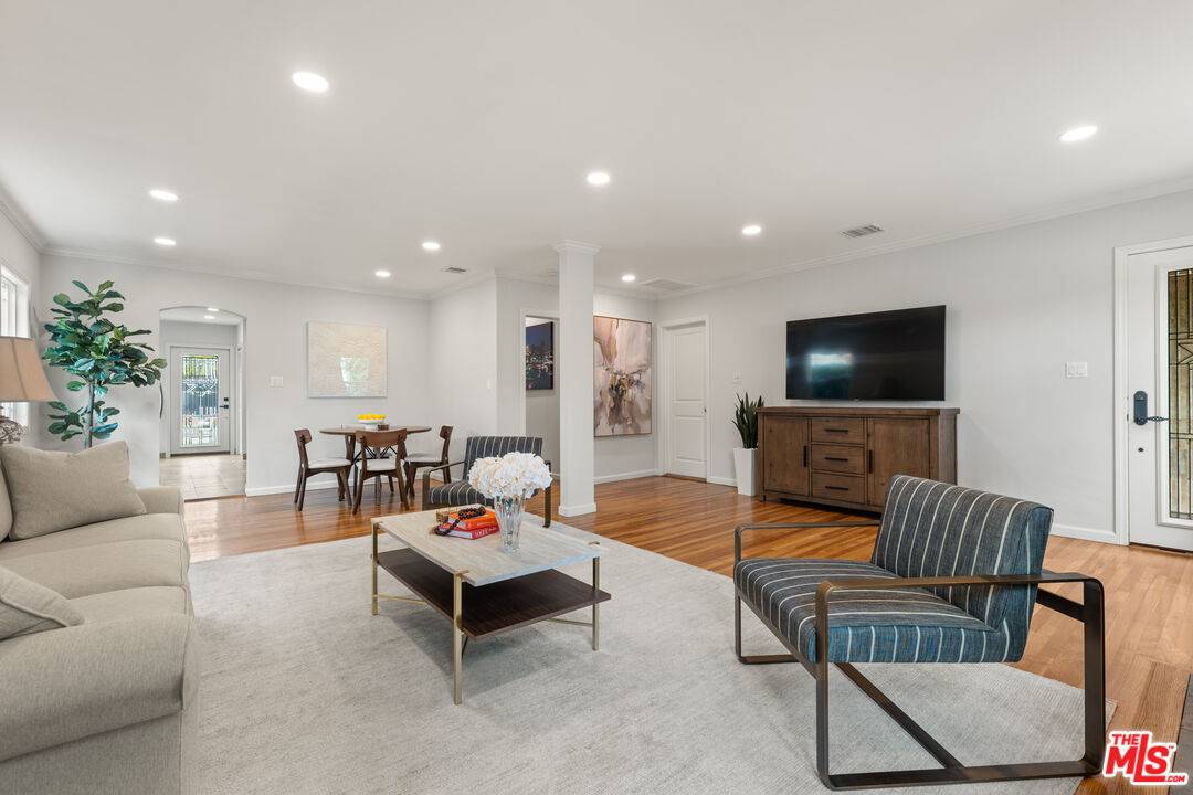 Beverly Hills, CA 90211,419 S Almont Dr