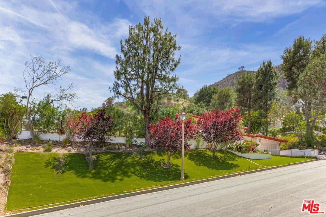 Pacific Palisades, CA 90272,17552 Camino De Yatasto