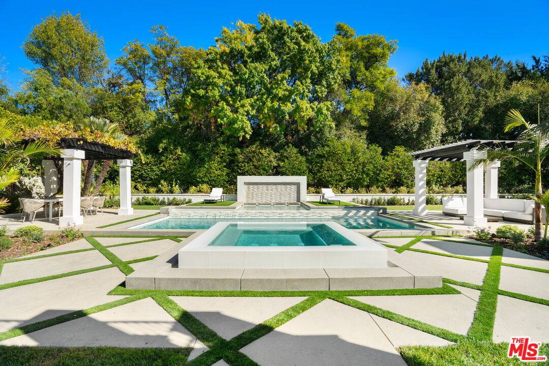 Woodland Hills, CA 91364,4608 Westchester Dr