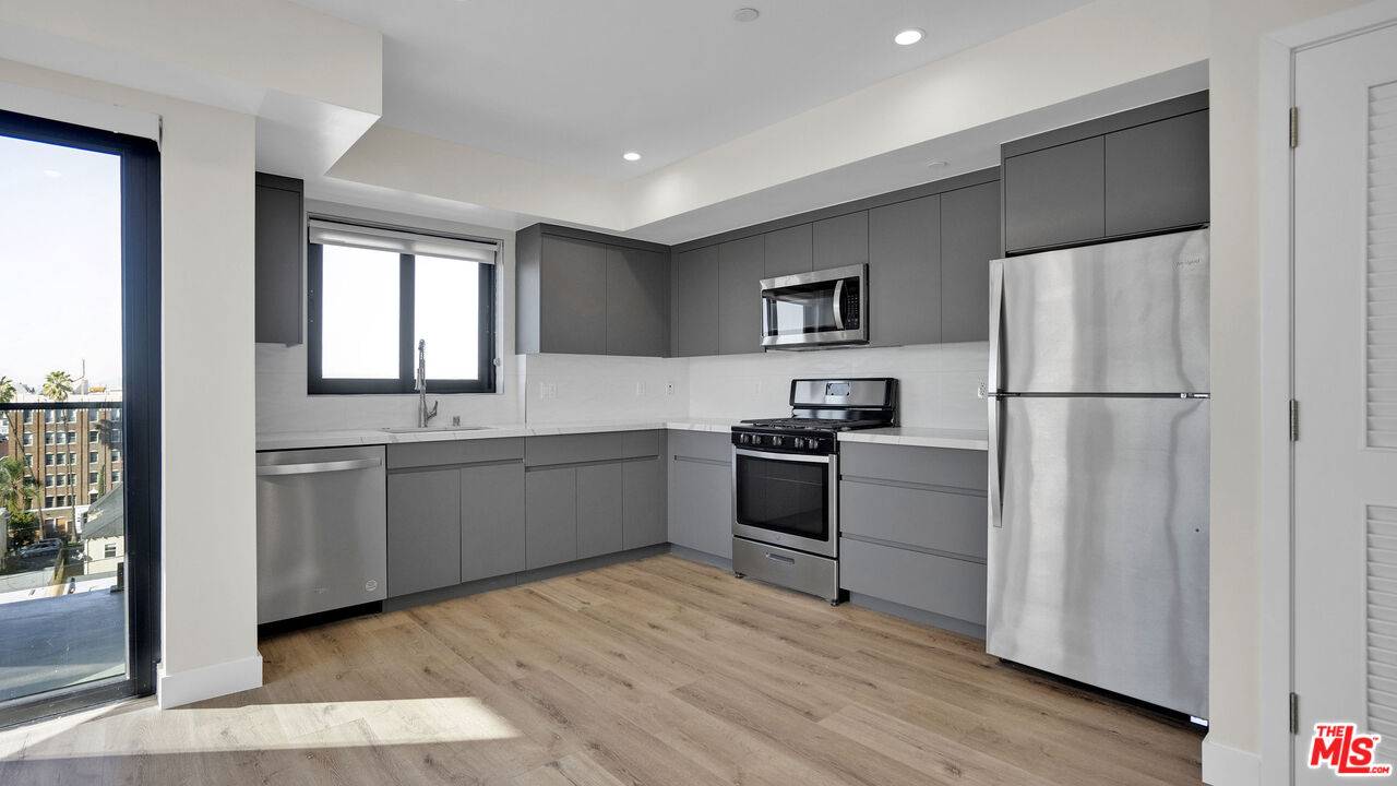 Los Angeles, CA 90005,846 S Mariposa Ave #406