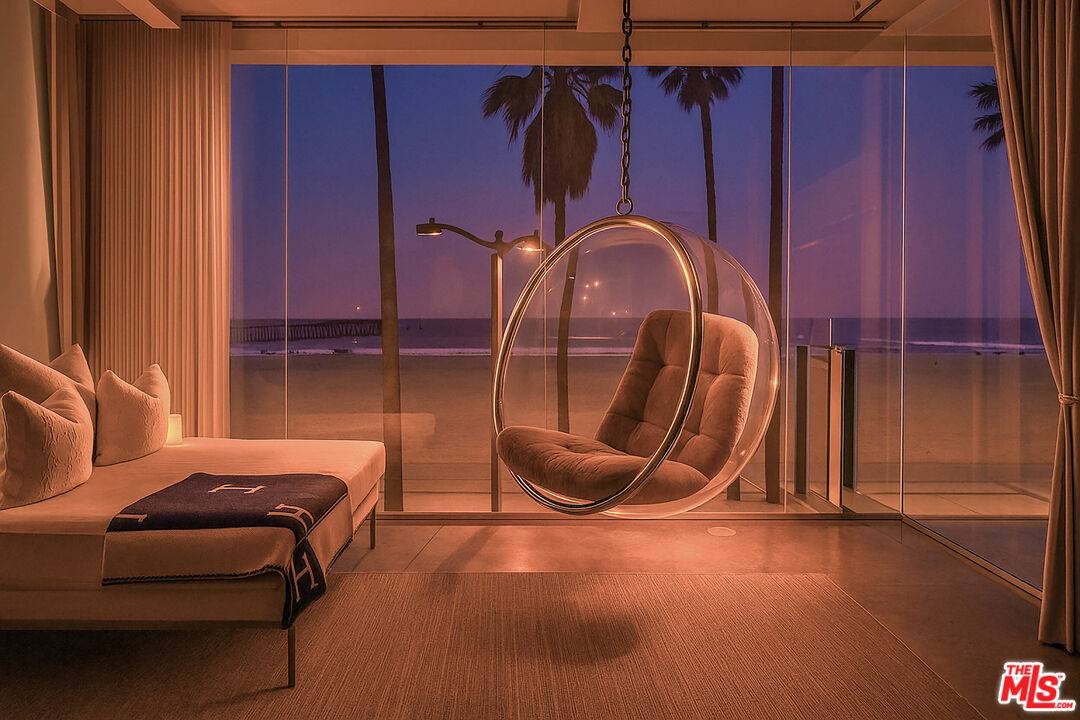 Venice, CA 90291,2911 Ocean Front Walk