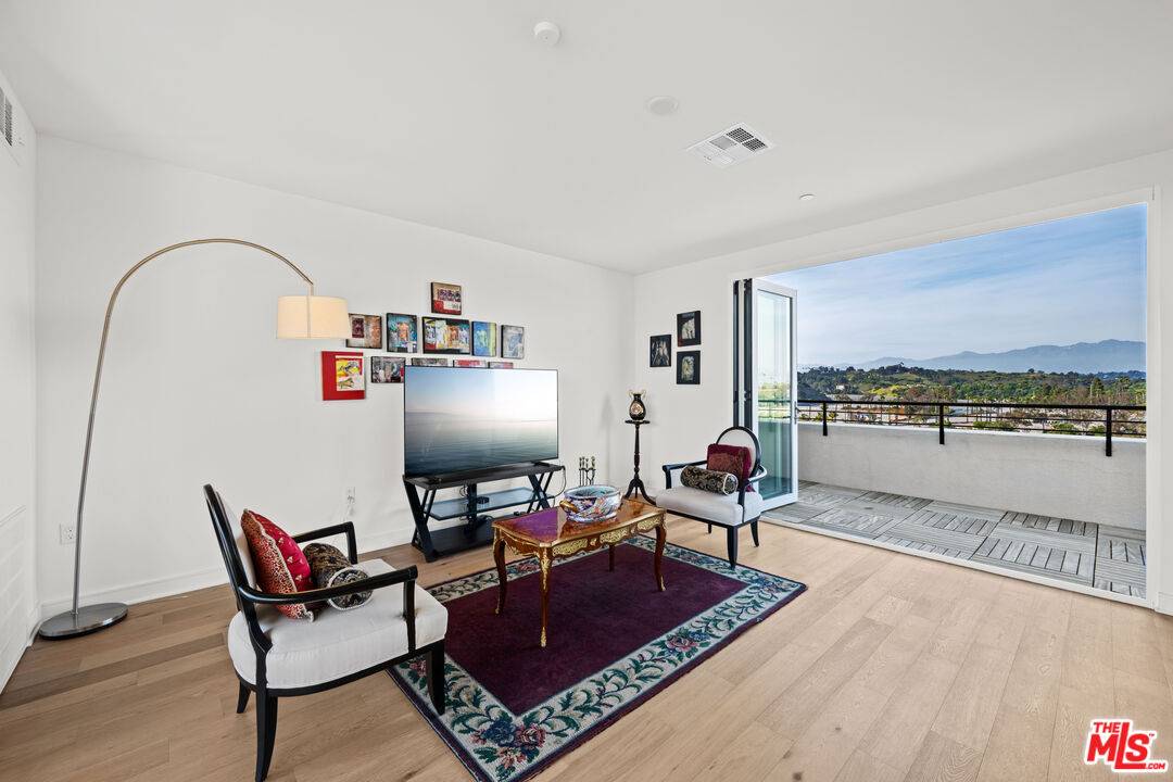Los Angeles, CA 90012,1049 N Joels Pl
