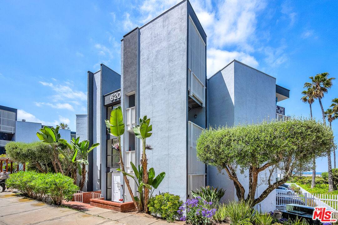 Redondo Beach, CA 90277,620 The Vlg #215
