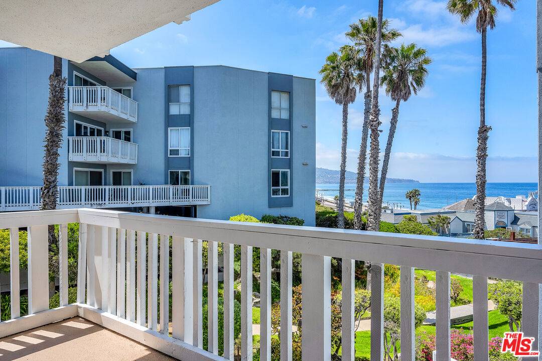 Redondo Beach, CA 90277,620 The Vlg #215
