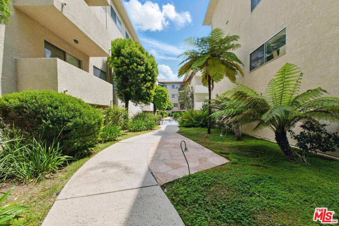 Encino, CA 91316,5400 Lindley Ave #211