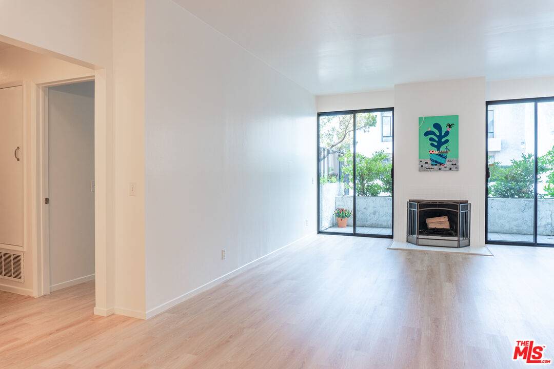 Toluca Lake, CA 91602,10861 Moorpark St #116
