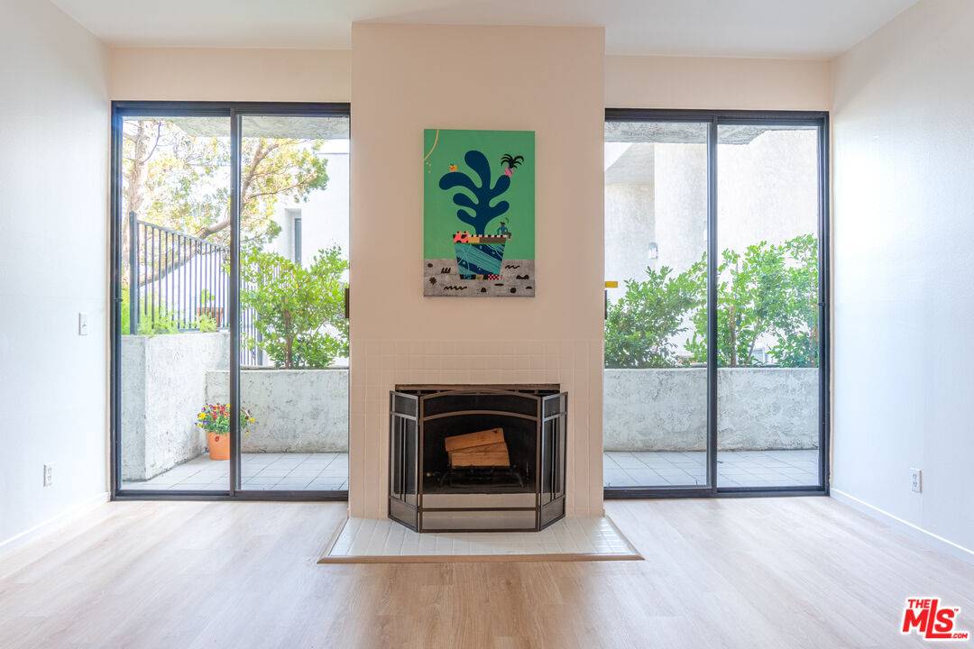Toluca Lake, CA 91602,10861 Moorpark St #116