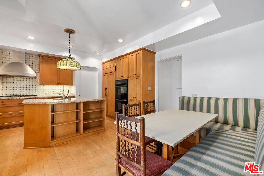 Beverly Hills, CA 90210,455 N Oakhurst Dr #3
