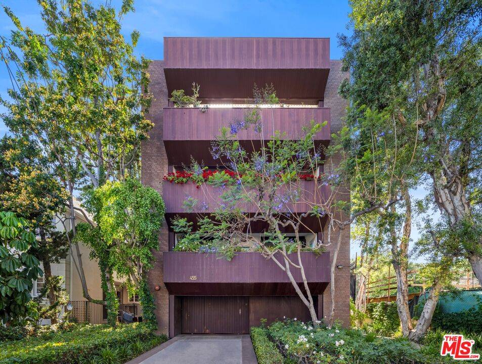Beverly Hills, CA 90210,455 N Oakhurst Dr #3