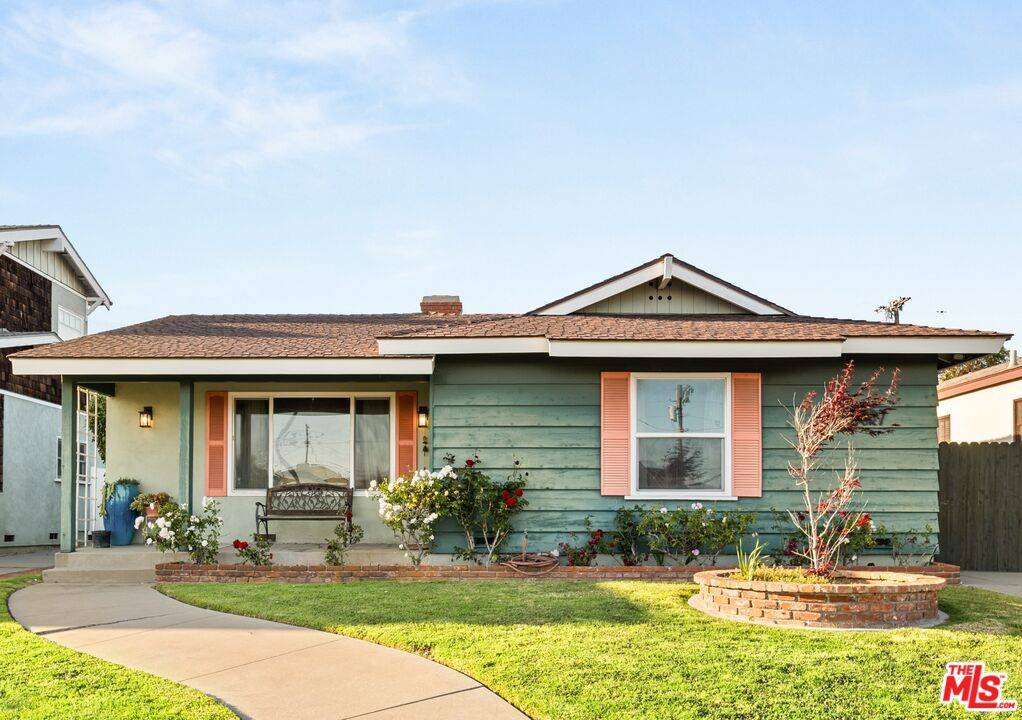 Los Angeles, CA 90045,6347 W 84th St