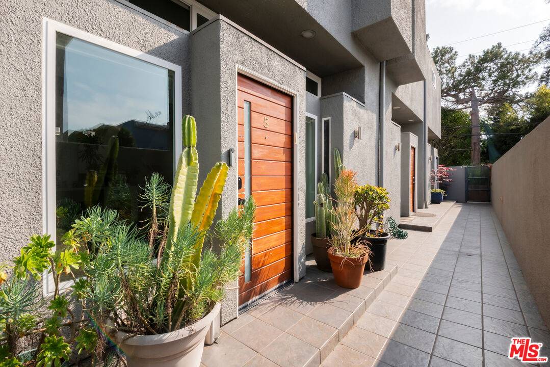 Santa Monica, CA 90405,2408 34th St #5