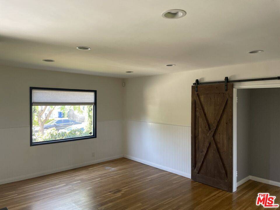 Encino, CA 91316,17534 Collins St
