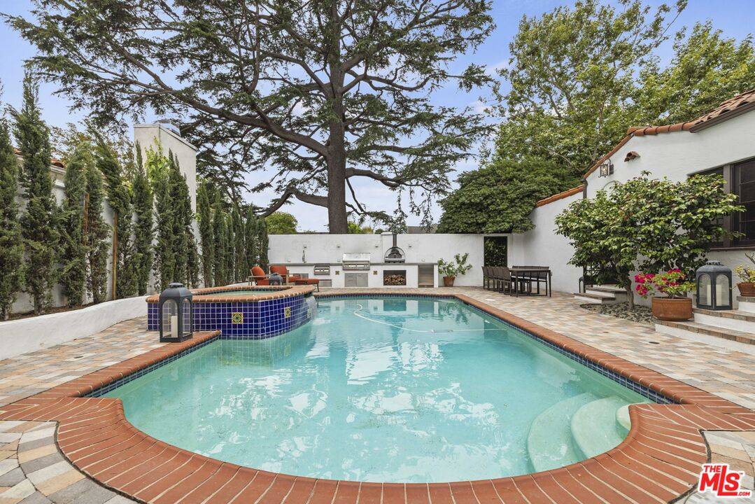 West Toluca Lake, CA 91602,11123 Kling St
