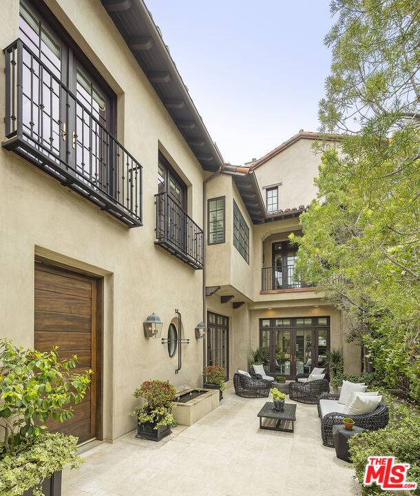 Los Angeles, CA 90067,10210 Century Woods Dr