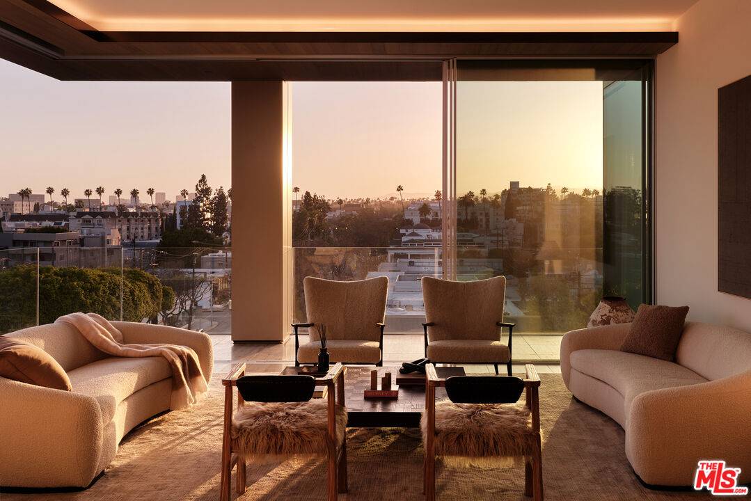 West Hollywood, CA 90048,8899 Beverly Blvd #7C