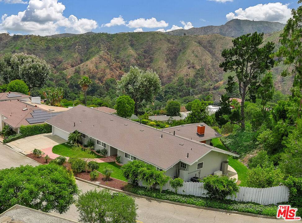 Los Angeles, CA 90049,2167 Westridge Rd