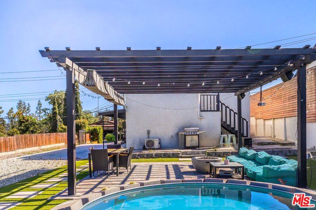 Los Angeles, CA 90063,4017 Michigan Ave