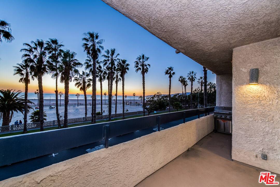 Santa Monica, CA 90405,2221 Ocean Ave #205