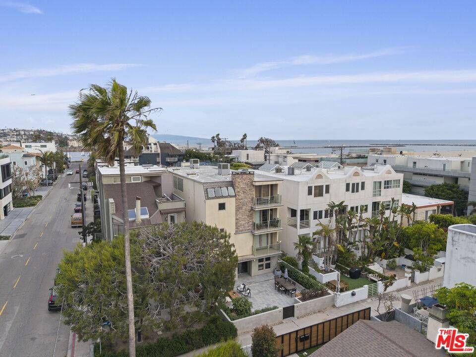 Marina Del Rey, CA 90292,24 Voyage St #2
