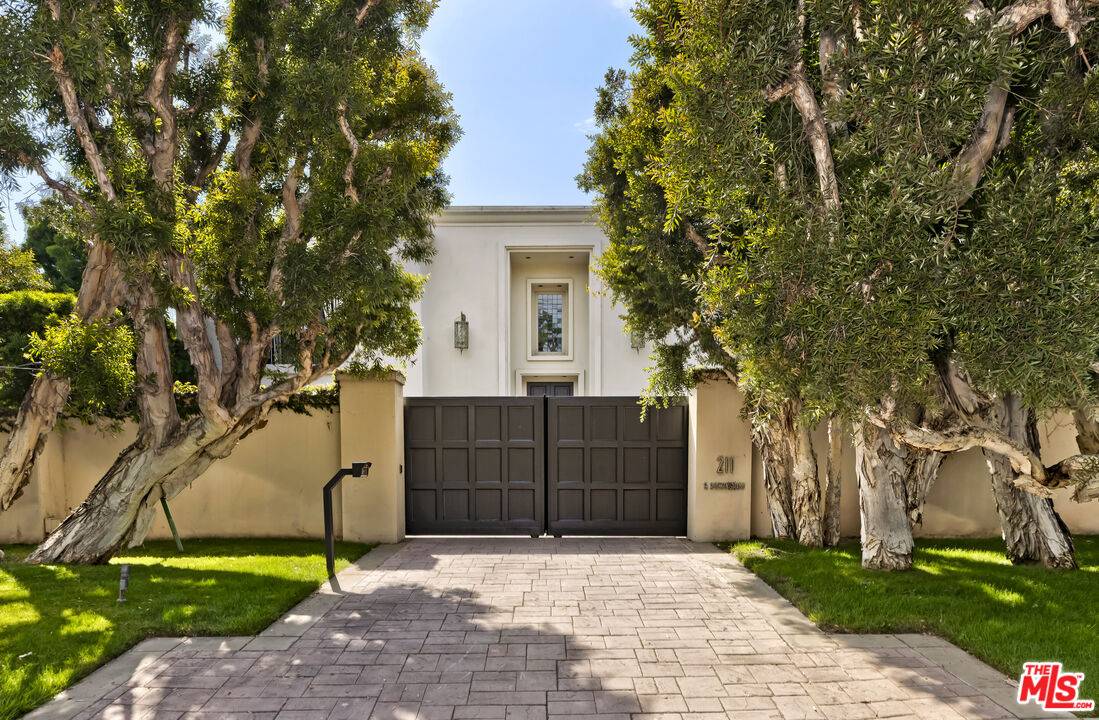 Los Angeles, CA 90049,211 S Rockingham Ave